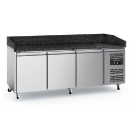 PIZZAWERKBANK 3 DEURS GRANIET
MET WIELEN